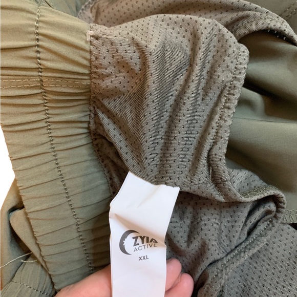 Zyia olive summer shorts - Picture 5 of 6